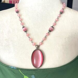 Elegant Vintage Pink Cats Eye Beaded Necklace